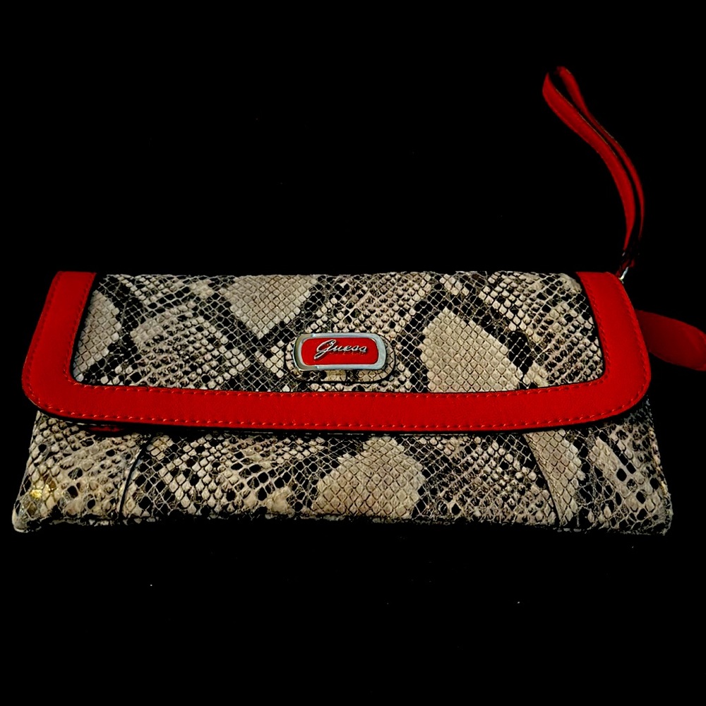 Guess clutch